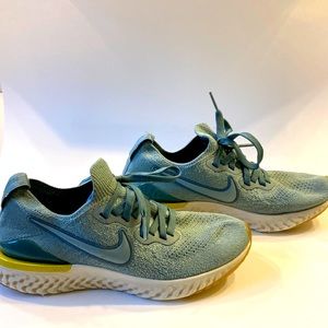 Nike react kids running shoes: Light blue with a yellow heal.